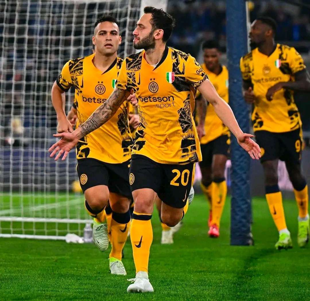 Inter de Milán se acerca al líder