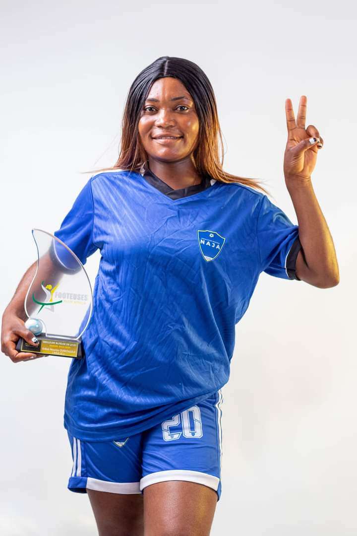 Nourou pose avec ses trophées !!!