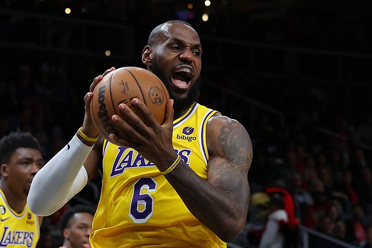  LeBron James` Status Uncertain for Lakers-Hawks Game 