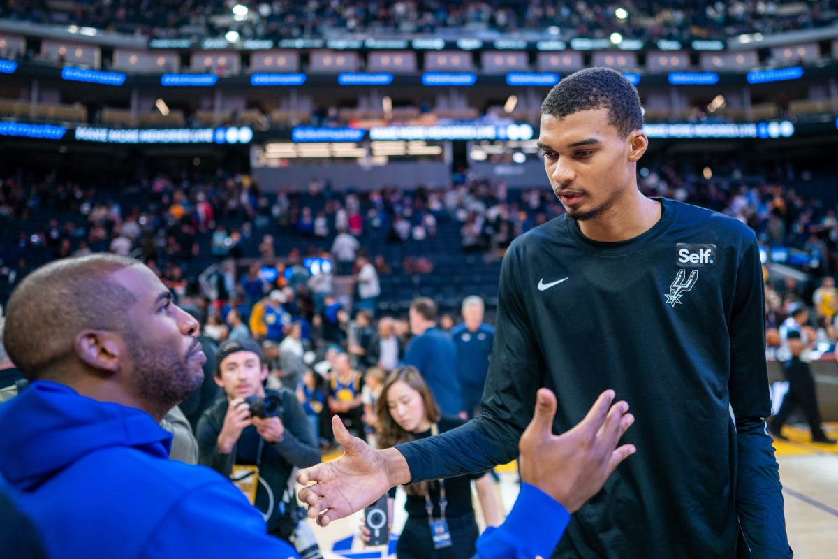 Victor Wembanyama dan Chris Paul di San Antonio Spurs
