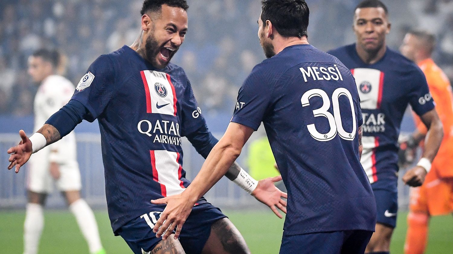 PSG Domine Lyon avec Doué en Haut de la Scène