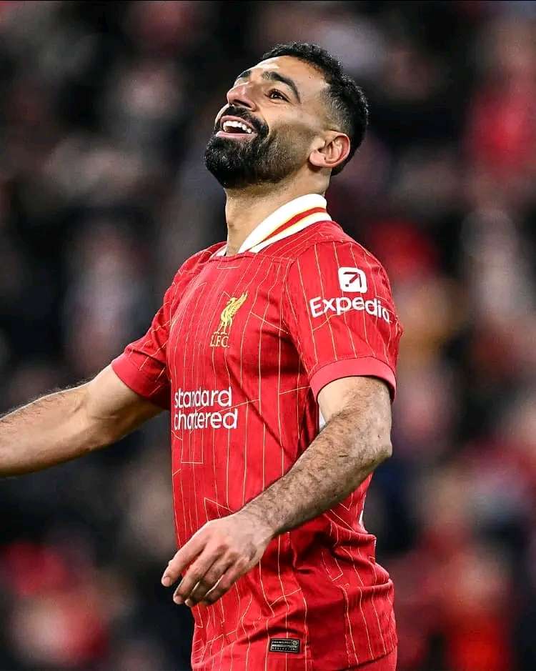 Liverpool Pressures Salah for Contract Decision