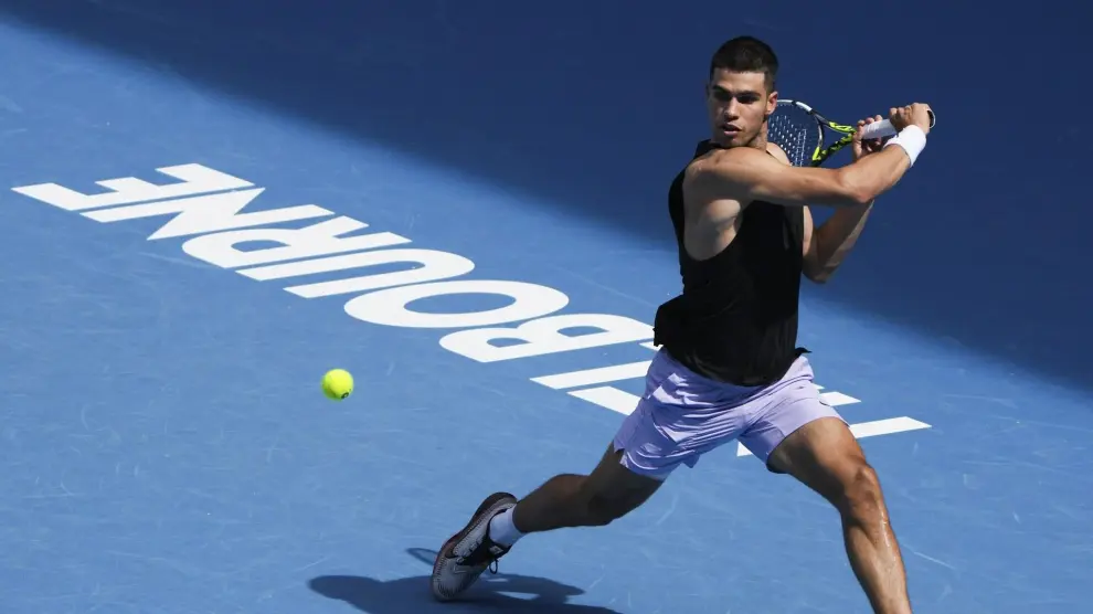 Alcaraz inicia su camino en el Abierto de Australia