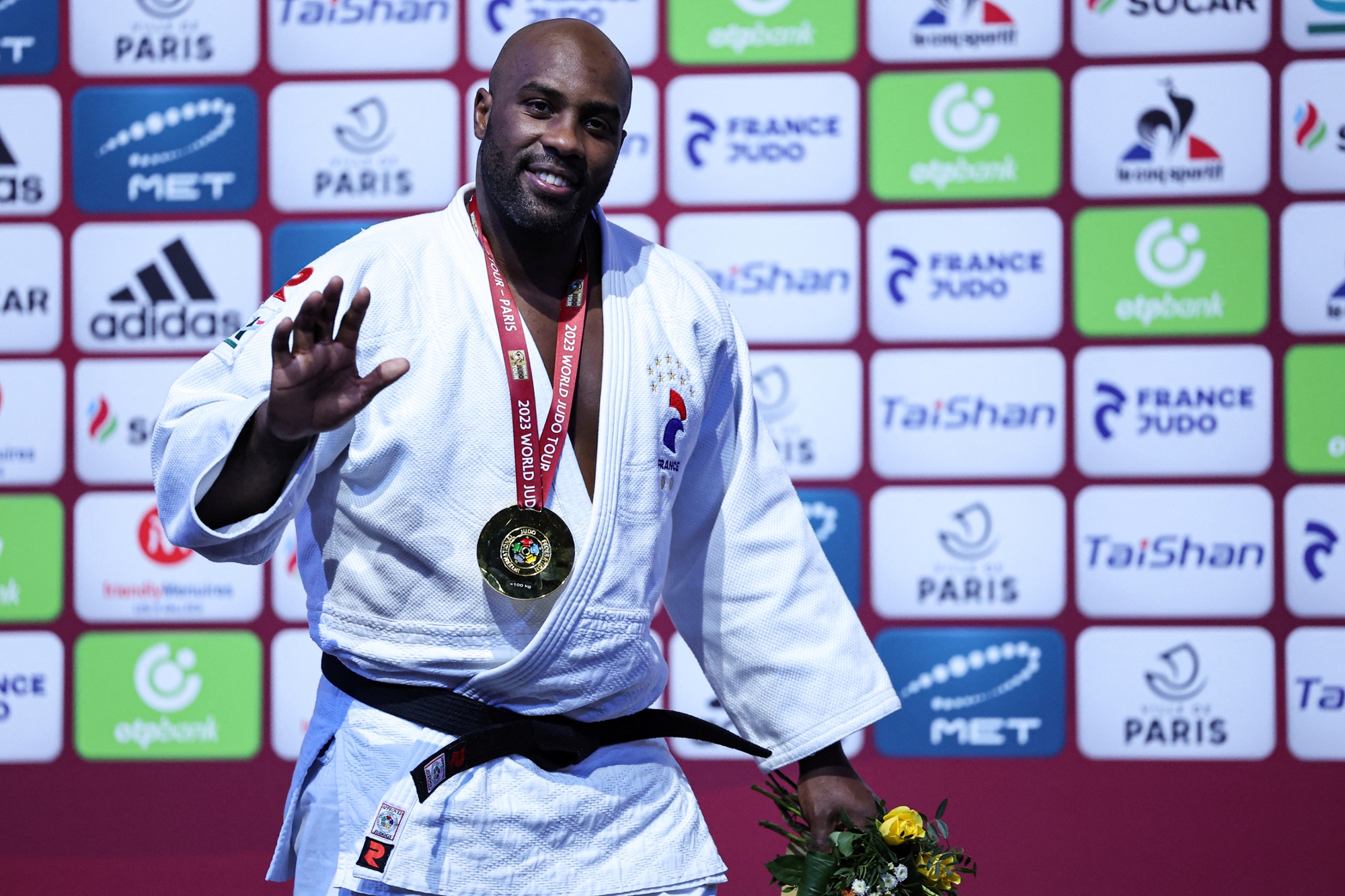 Teddy Riner offre l`or à la France au judo