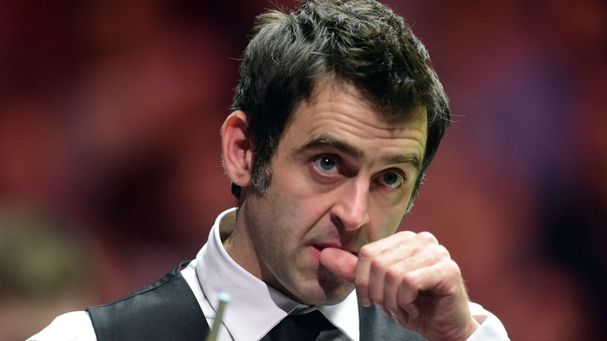 Robertson Shines at 2025 Masters Snooker