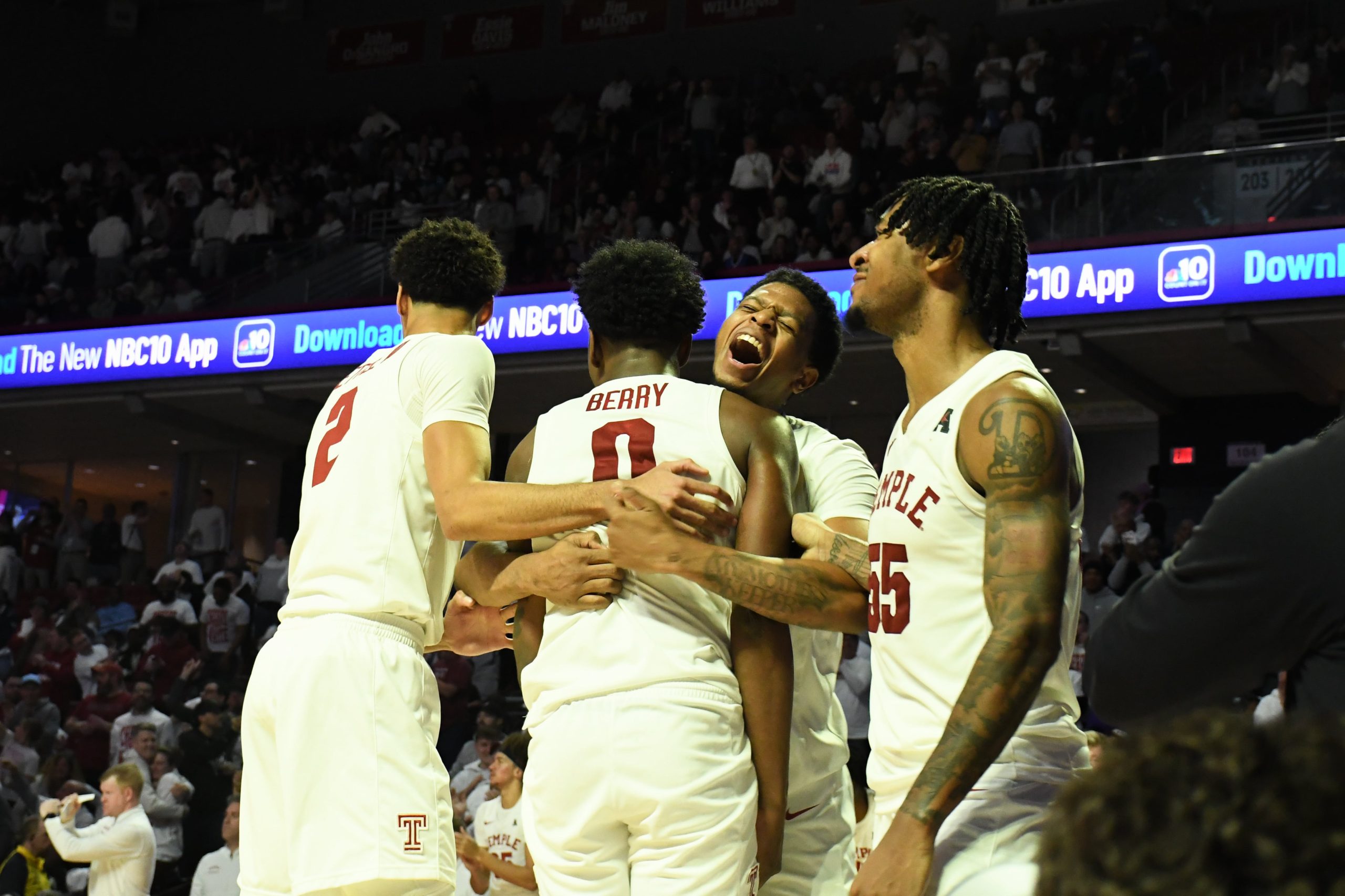 Temple Upsets No. 18 Memphis in Thrilling Match