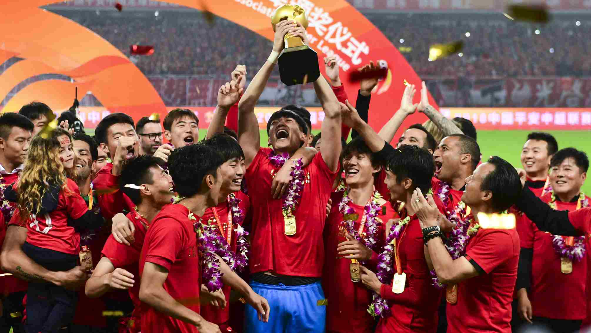 吴磊荣膺2024赛季最佳球员，上海海港力争卫冕