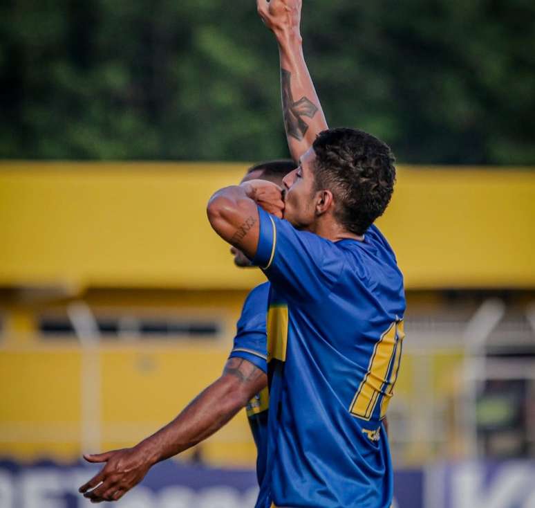 Botafogo perde para Sampaio Corrêa em jogo tenso