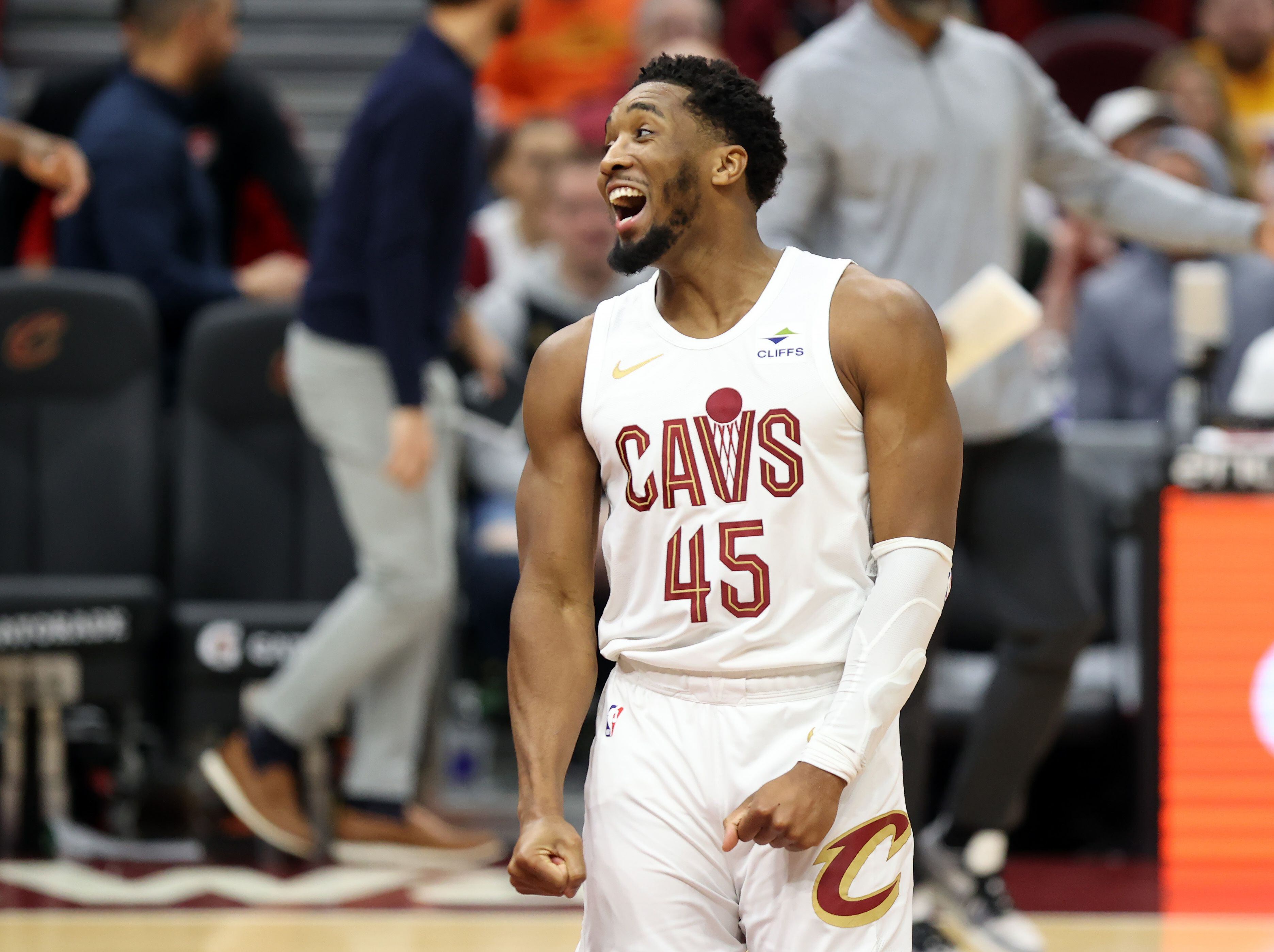 Cavs Dominate NBA Standings with Mitchell`s Stellar Play