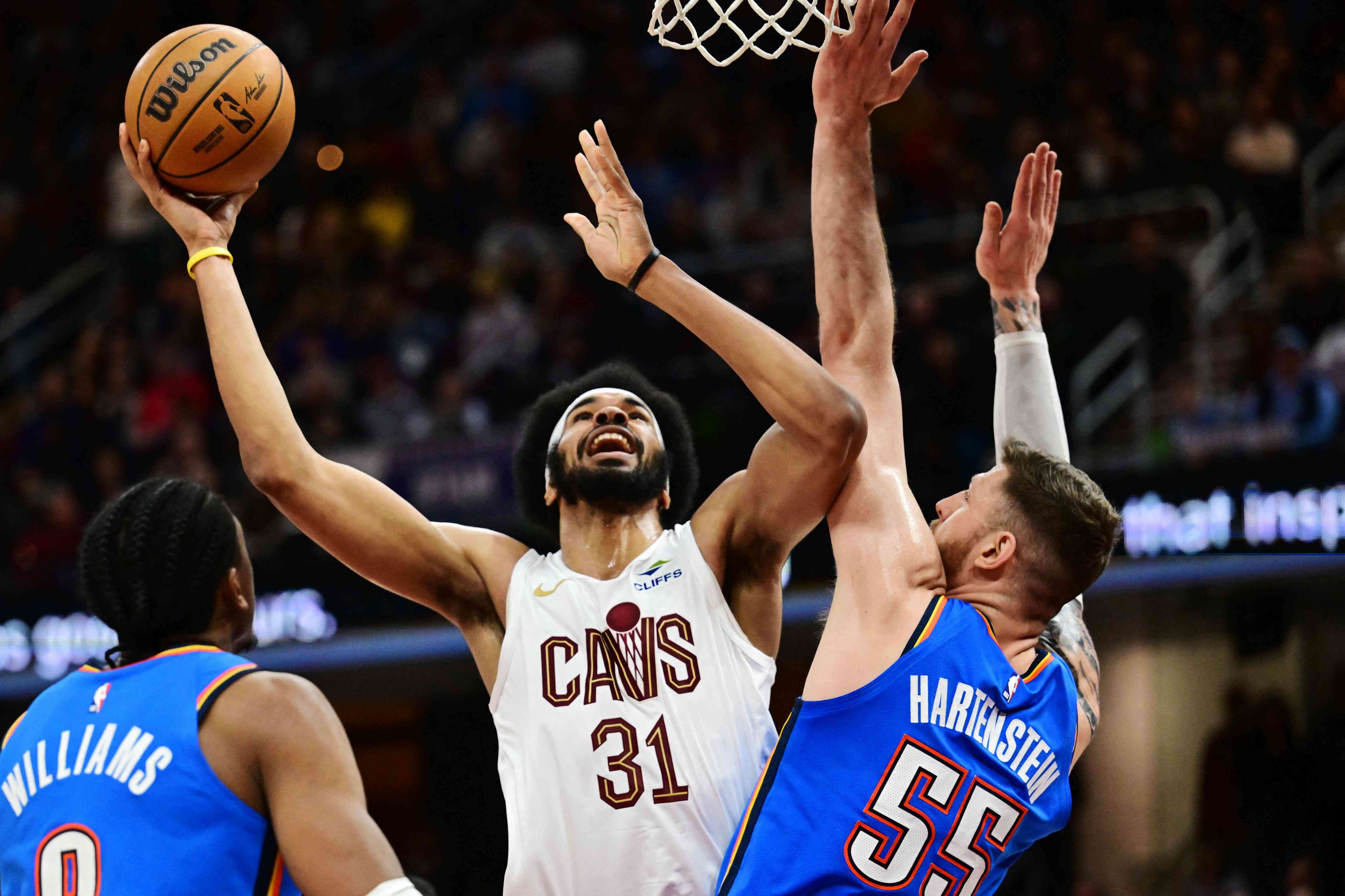 Cavs Dominate East as Thunder Soar in West