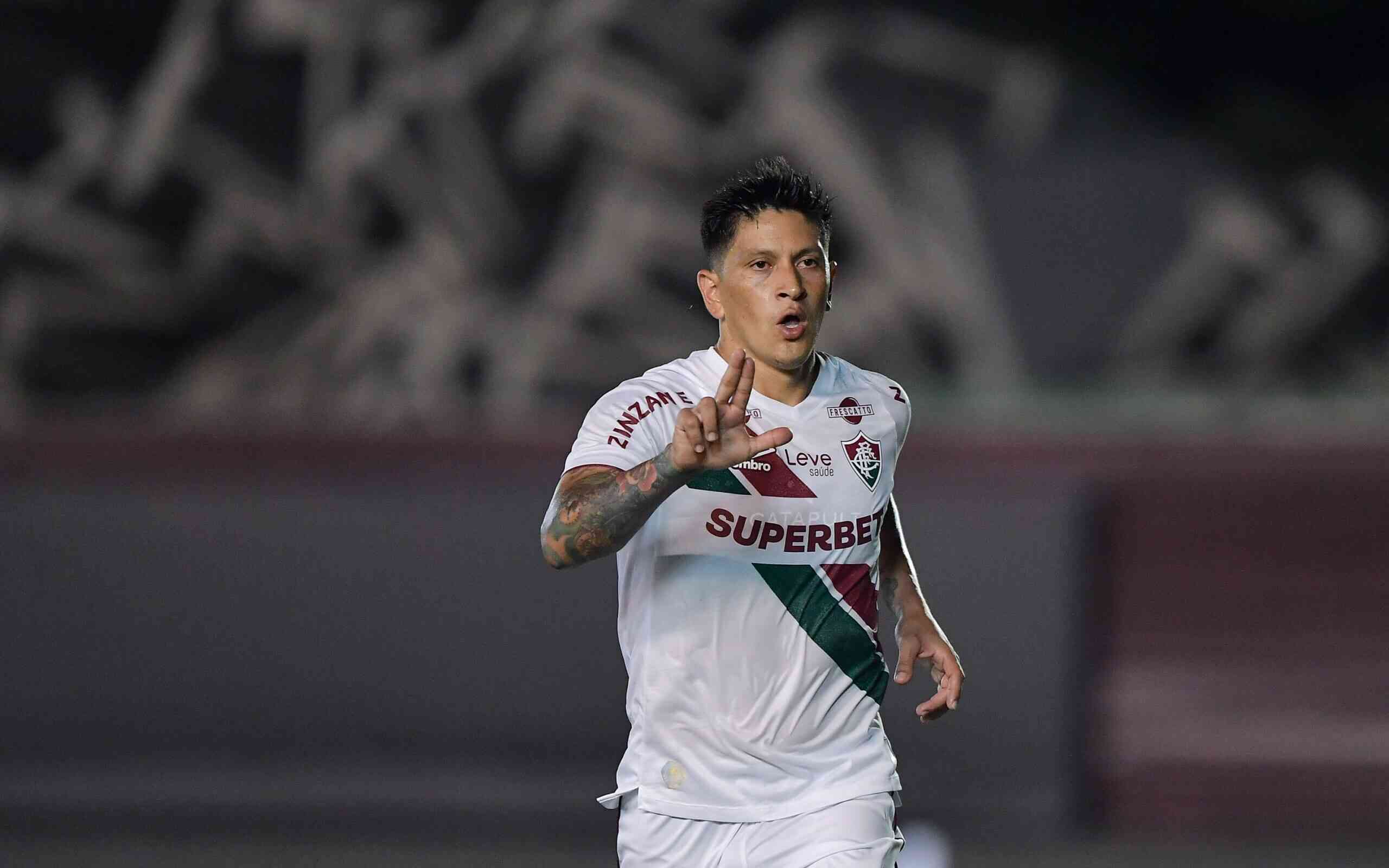 Fluminense brilha com Cano e vence Portuguesa no Carioca
