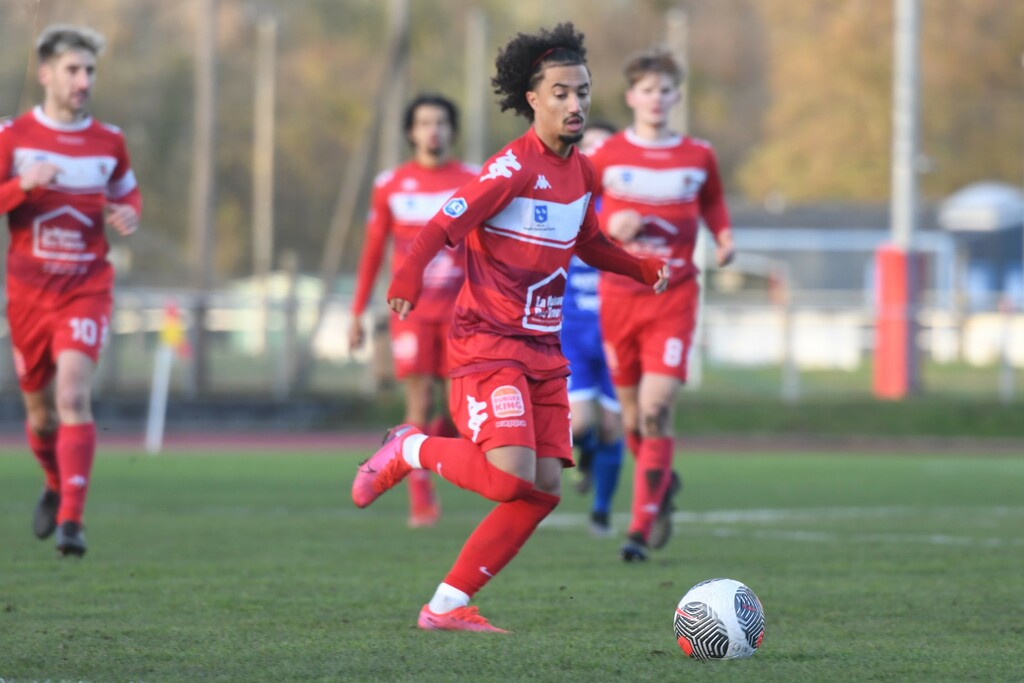 COSNE UCS FOOTBALL brille avec une victoire 3-0