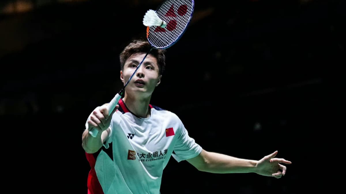 China`s Shi Yuqi Leads at 2025 Asia Mixed Team Champs