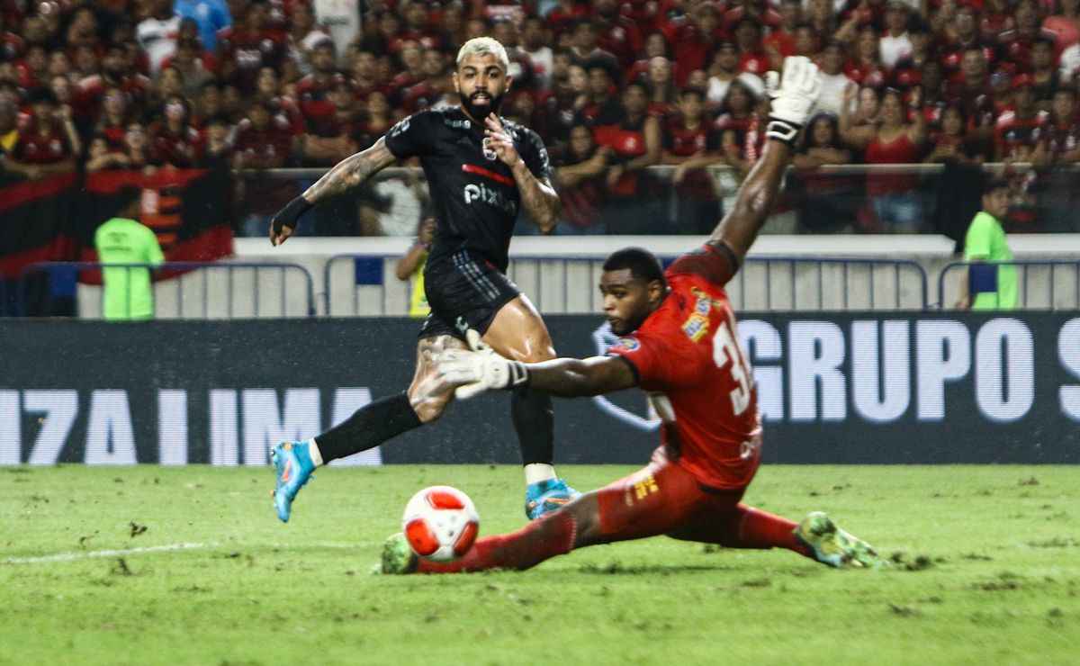 Flamengo brilha no Maracanã com vitória sobre Sampaio
