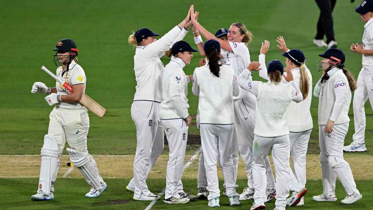 Australia`s Women Dominate England in Ashes Clean Sweep