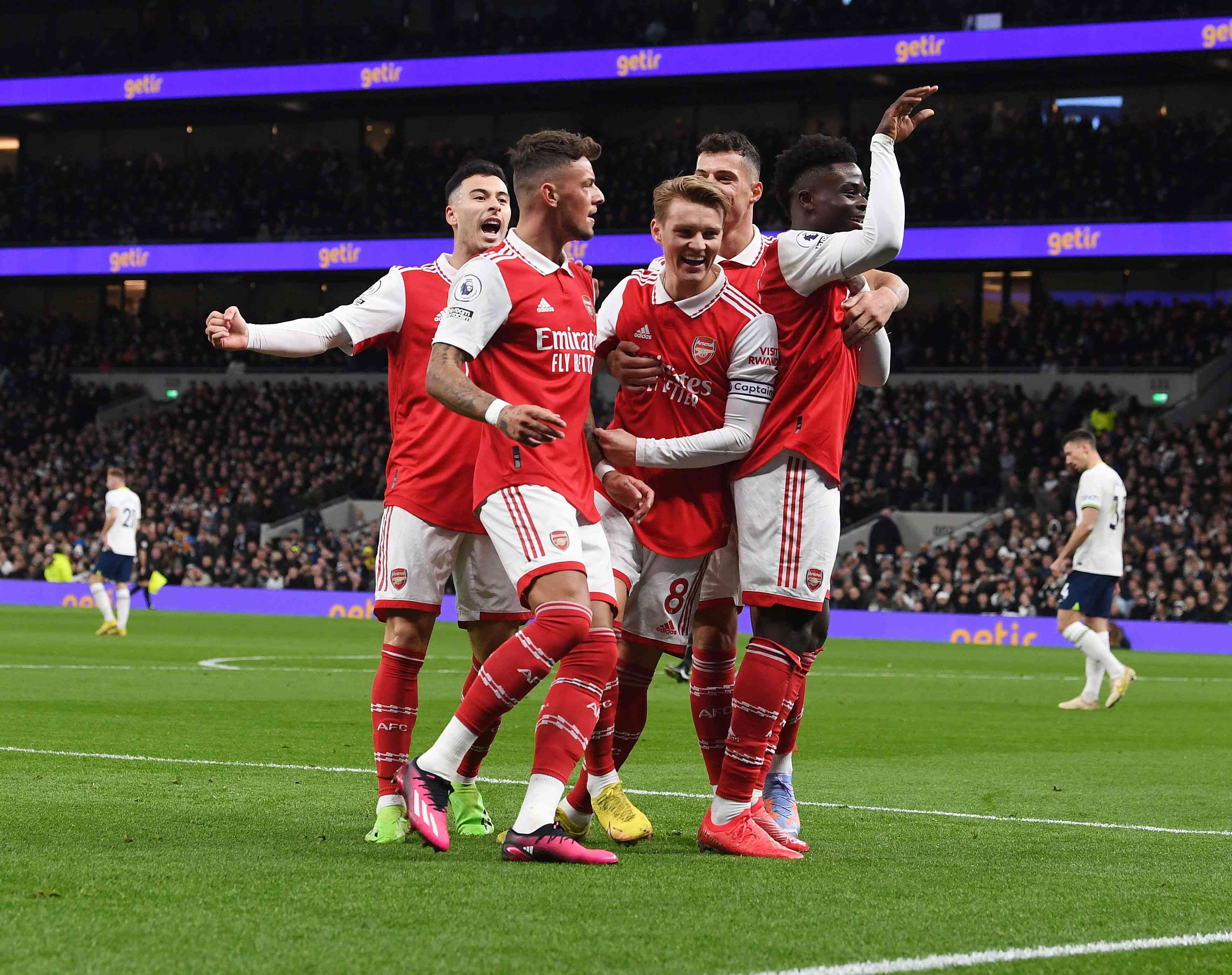 Arsenal`s Unbeaten Streak Fuels Champions League Hopes