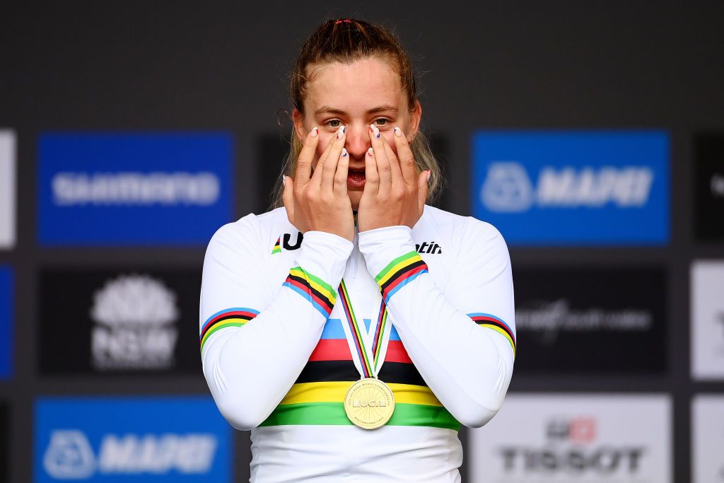 Zoe Backstedt Triumphs Again at UCI Cyclo-cross Worlds