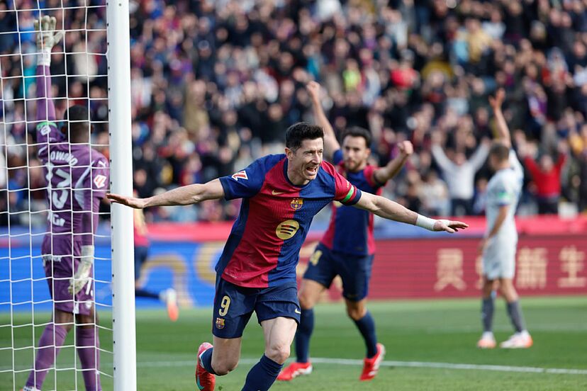 Lewandowski`s Goal Lifts Barcelona Over Alavés