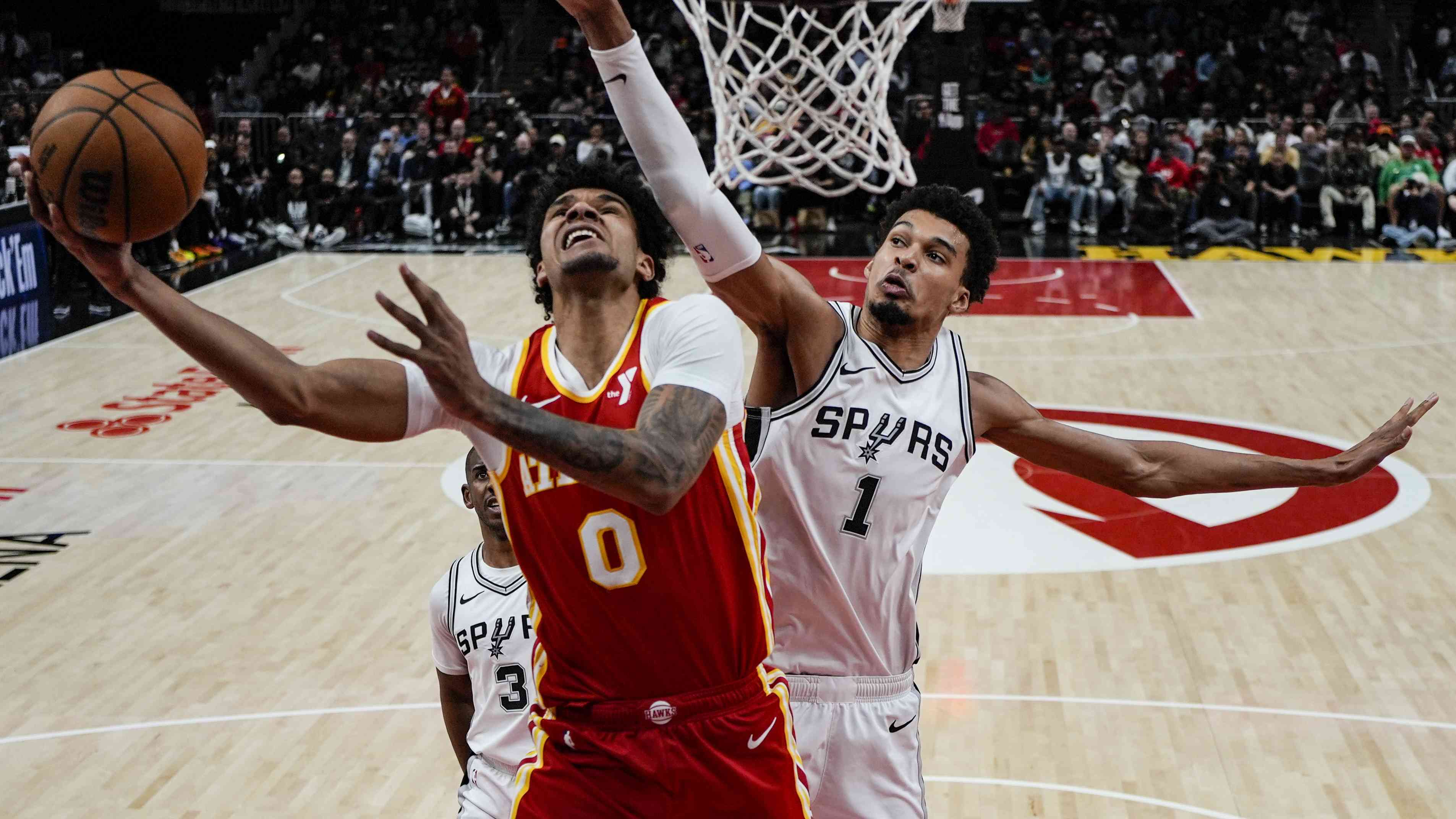 Spurs Edge Hawks in Thrilling 126-125 Victory