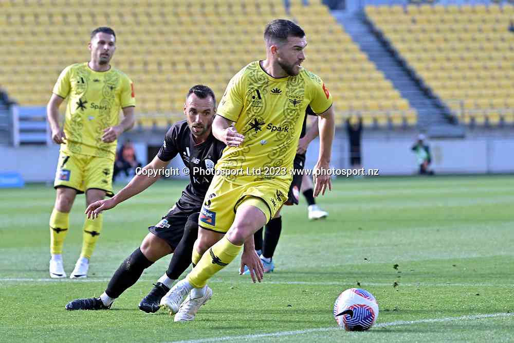 Wellington Phoenix and Brisbane Roar Share Points