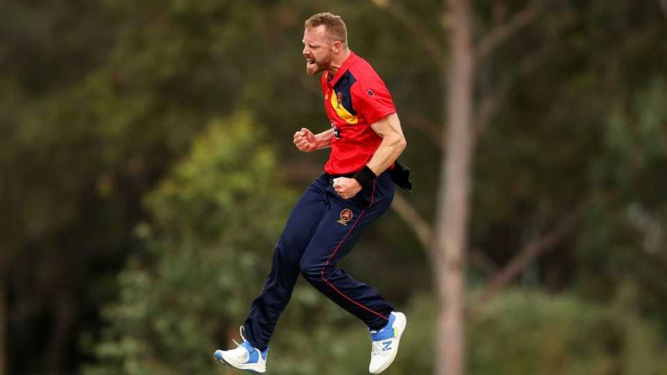 South Australia Crushes WA with McAndrew`s Magic