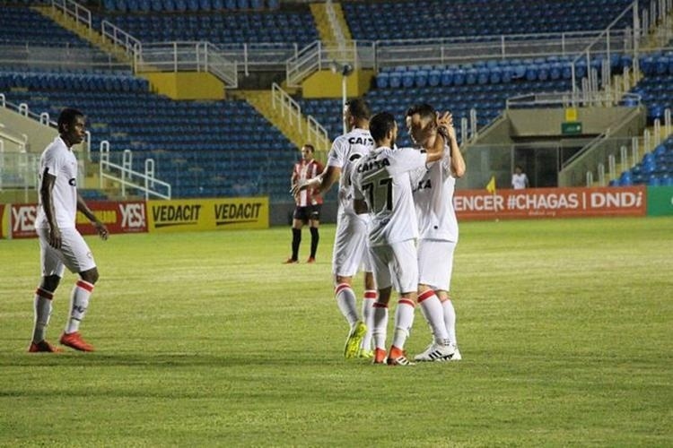 Vitória enfrenta Ferroviário no Barradão pela Copa do Nordeste