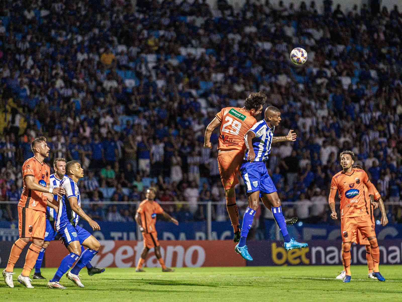Avaí brilha com vitória e gols de Hygor na Ressacada