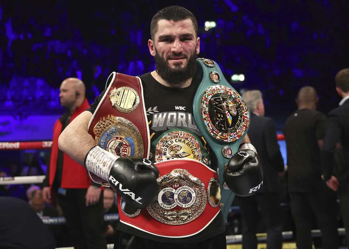 Beterbiev Weighs In on Canelo vs. Crawford Showdown