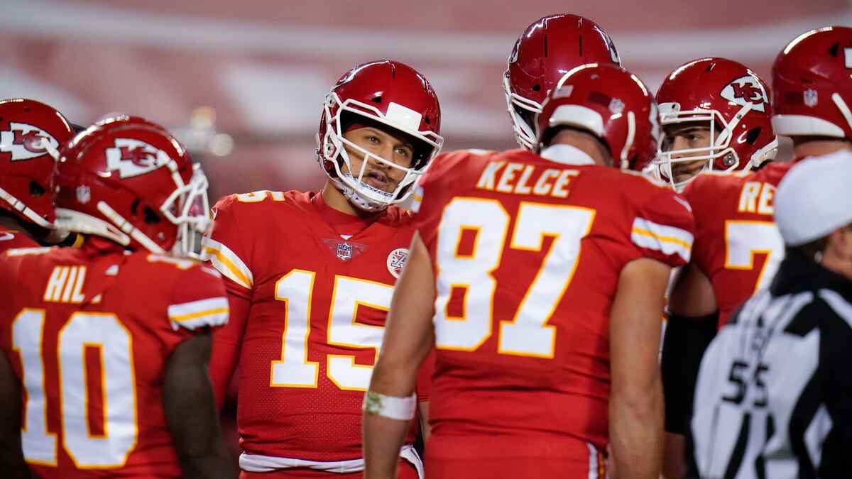 Chiefs Clinch Playoff Spot with Mahomes Leading the Charge