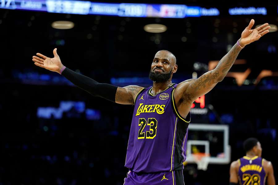 Vitória do Oeste com LeBron e Curry no All-Star 2025
