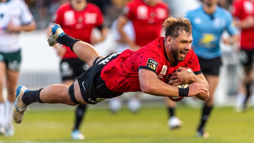 Toulon triomphe Montpellier avec Le Corvec en vedette