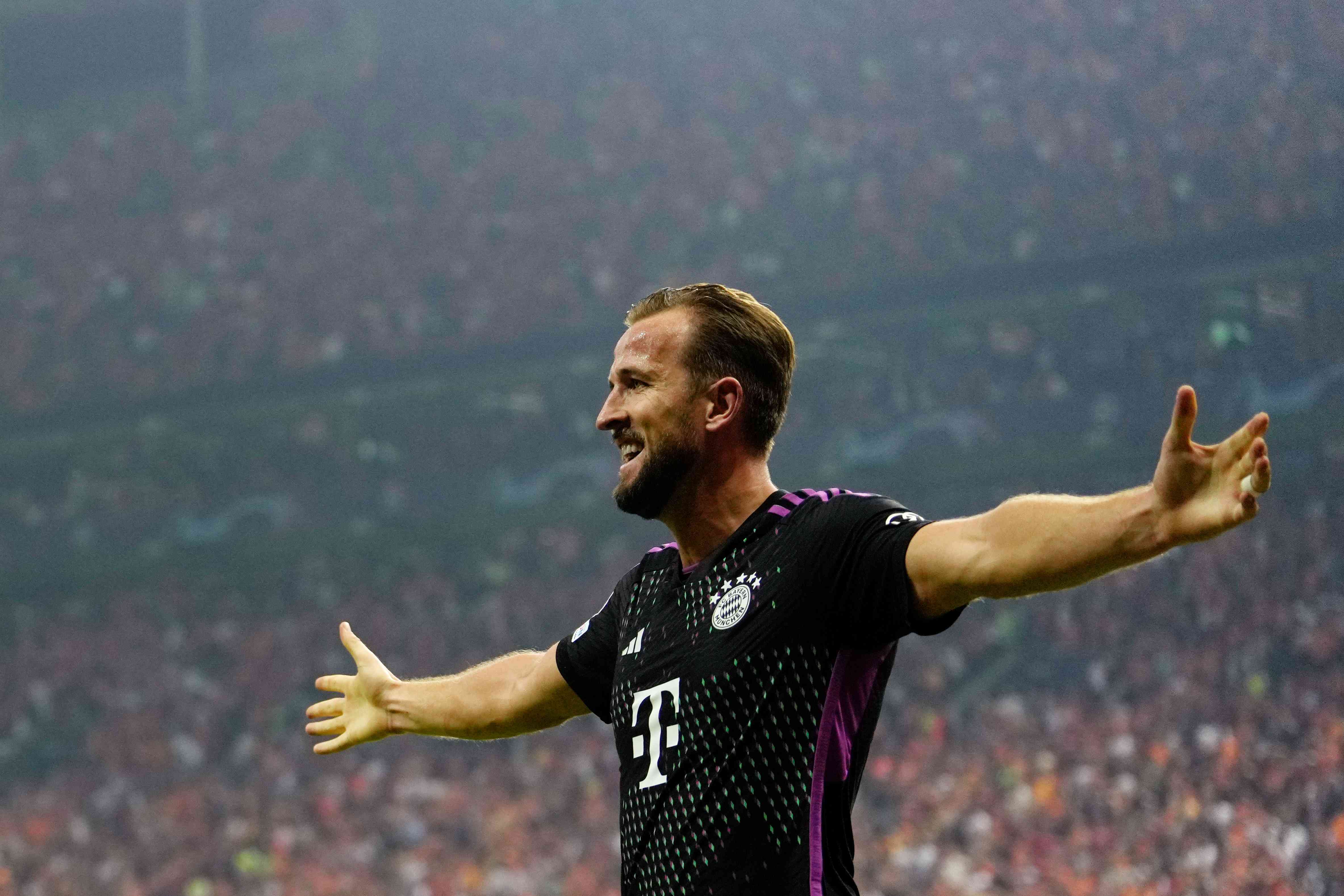 Bayern`s Kane Shines in Champions League Knockouts