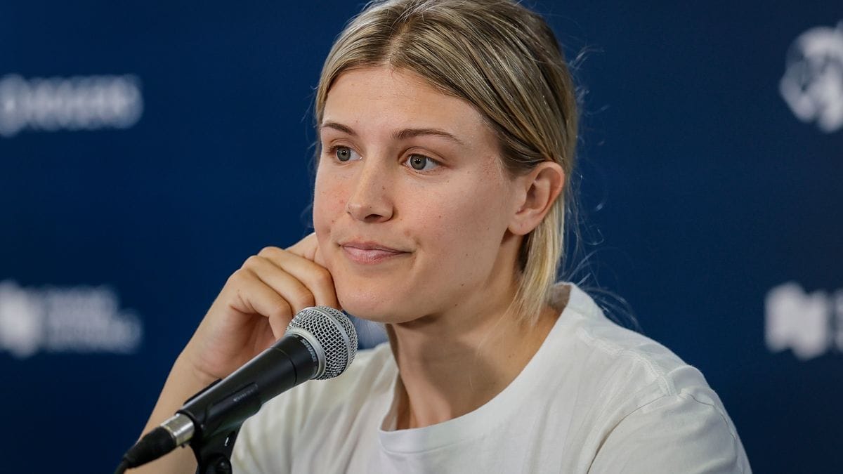 Bouchard Faces Agassi at Pickleball Showdown