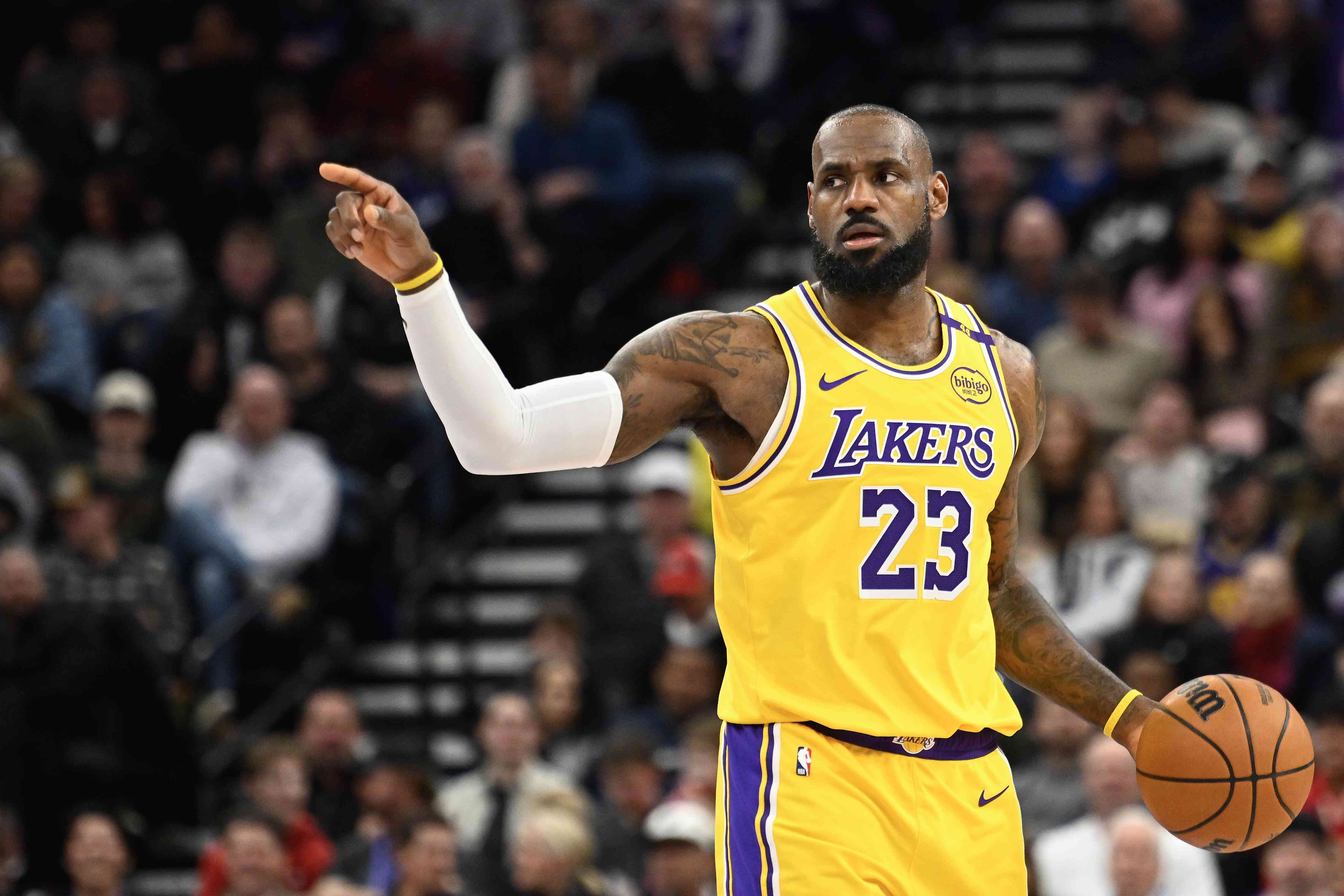 LeBron`s Foot Injury Raises Lakers` Game Strategy Concerns