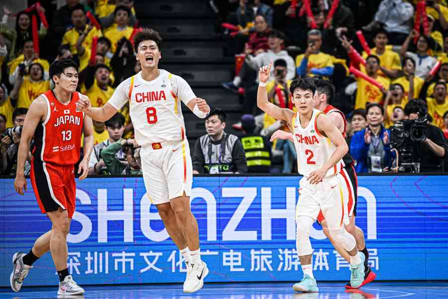 中国男篮主场大胜日本队，成功晋级亚洲杯