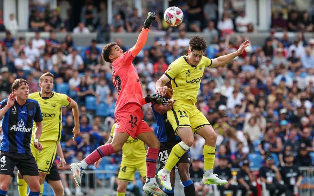 Auckland FC Thrashes Wellington Phoenix 6-1 in Derby