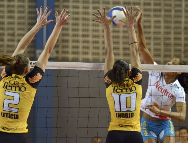 Pinheiros supera Mackenzie e briga pela liderança