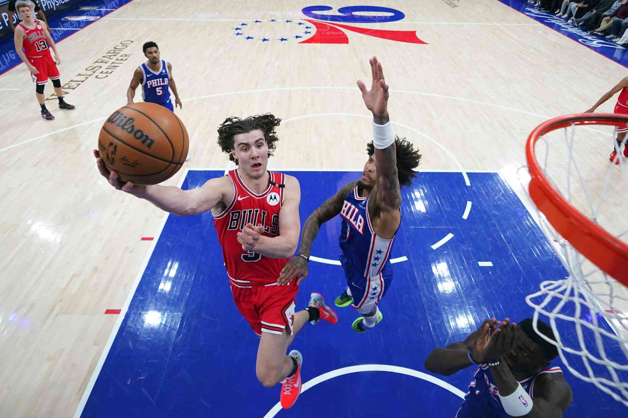 Bulls` Giddey Shines in Blowout Win Over 76ers