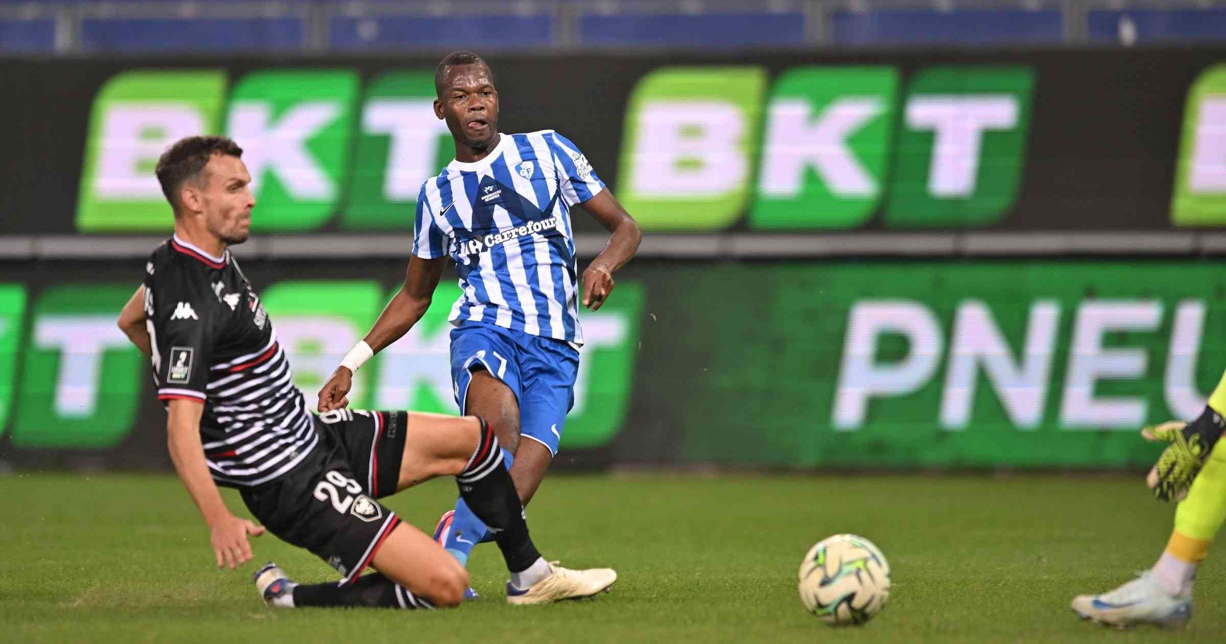 Grenoble s`impose et Benet brille en Ligue 2