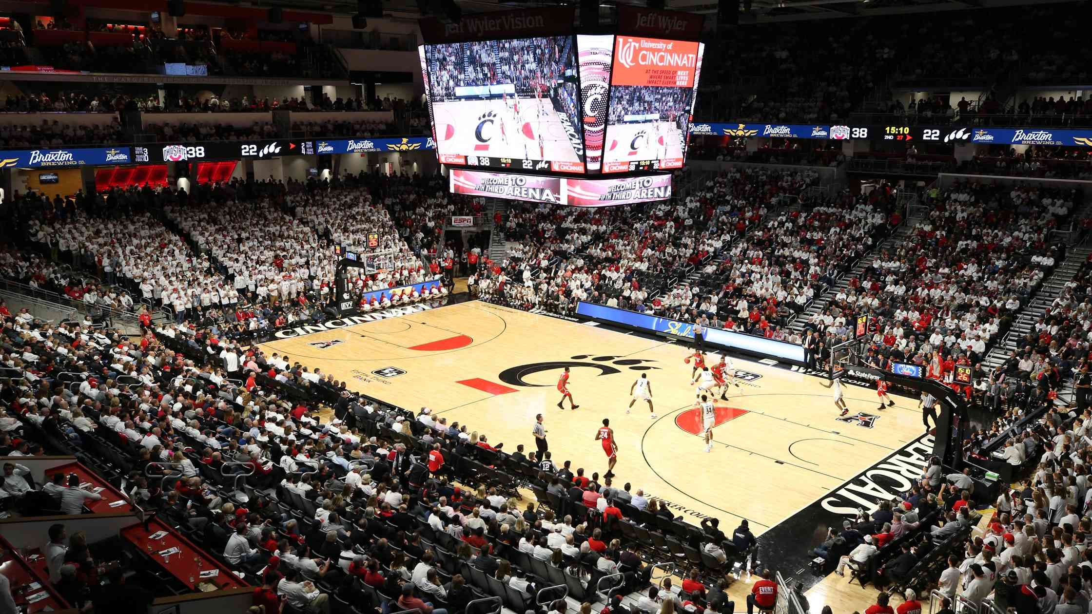 Cincinnati Bearcats Clash with Mountaineers in NCAAB Showdown