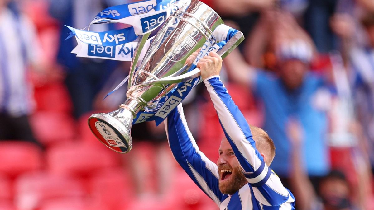 Bannan`s Late Strike Secures Win for Sheffield Wednesday