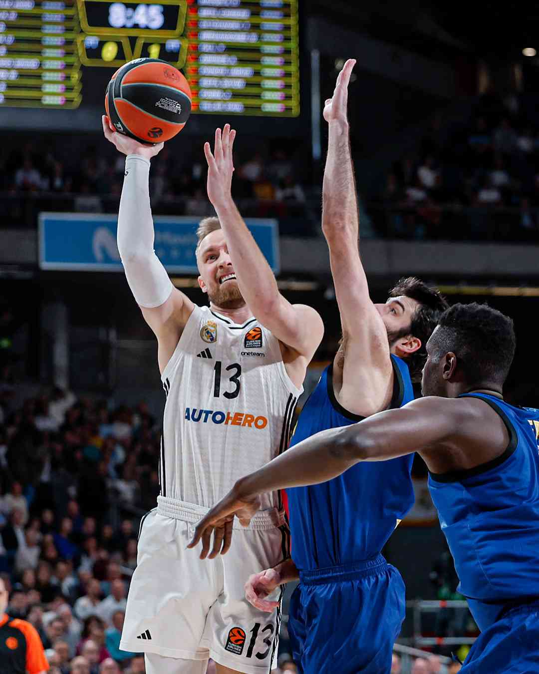 Real Madrid vence al Barça en un Clásico emocionante