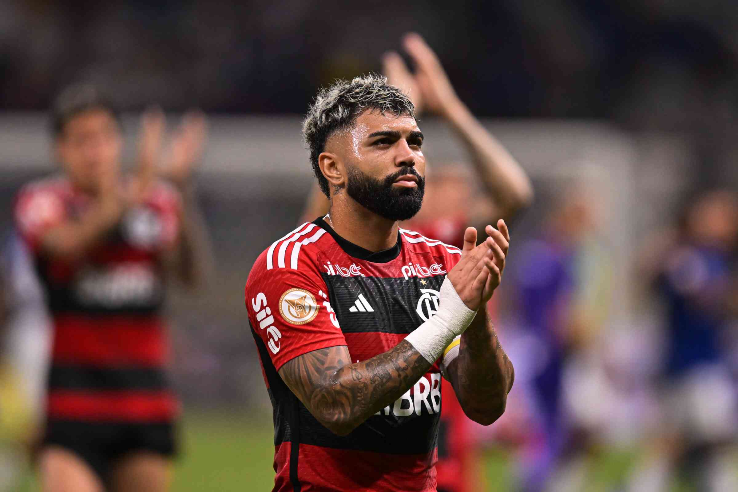 Flamengo brilha e lidera com Gabigol em alta