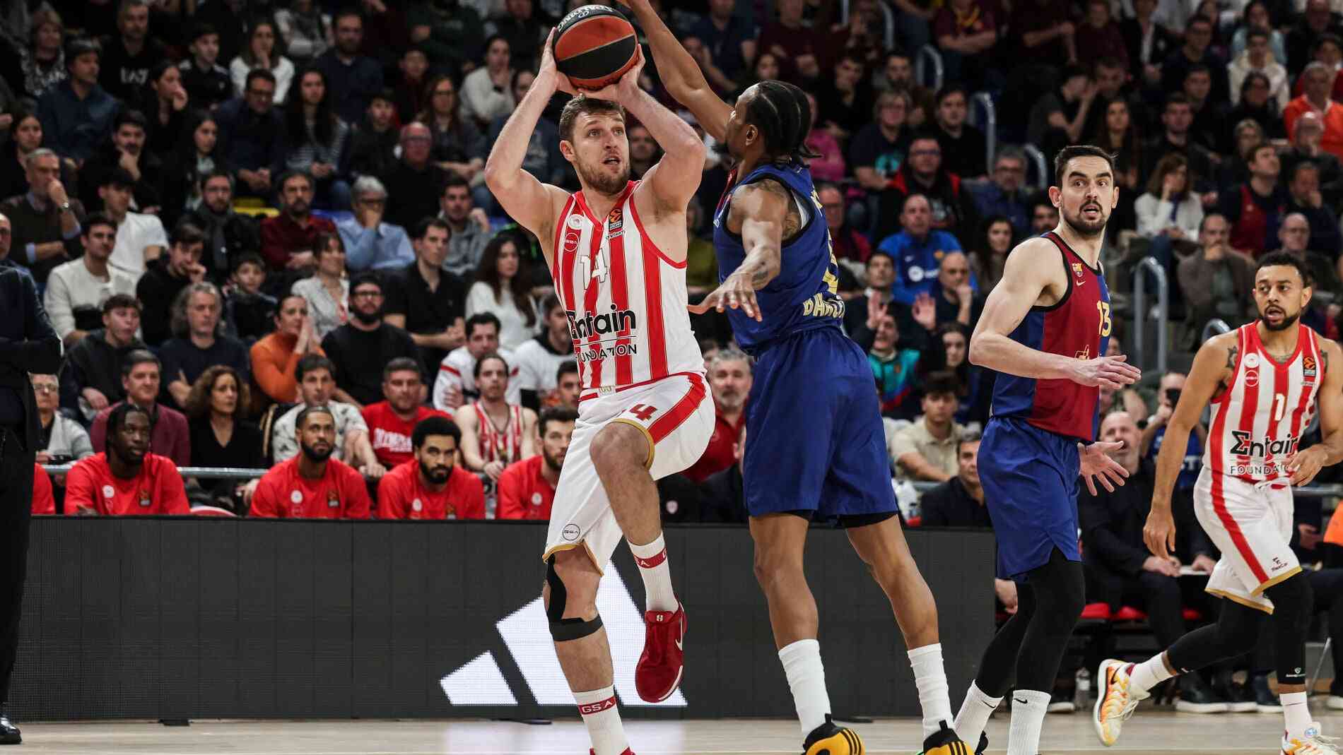 Fournier da la victoria a Olympiacos en el Palau