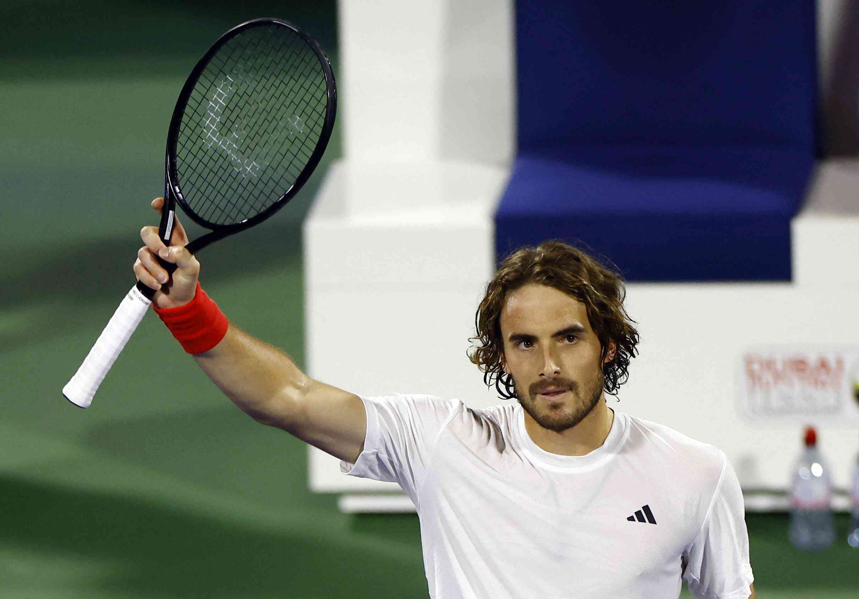 Tsitsipas triomphe à Dubaï et retrouve le Top 10