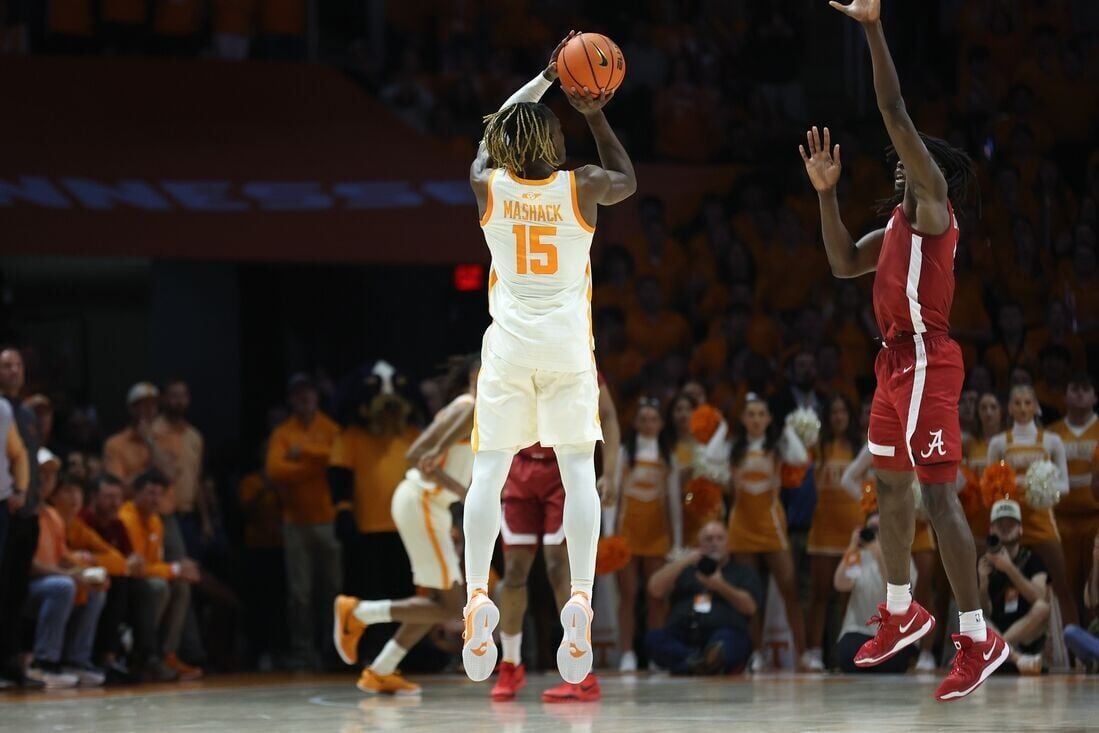 Tennessee`s Mashack Delivers Buzzer-Beater Against Alabama