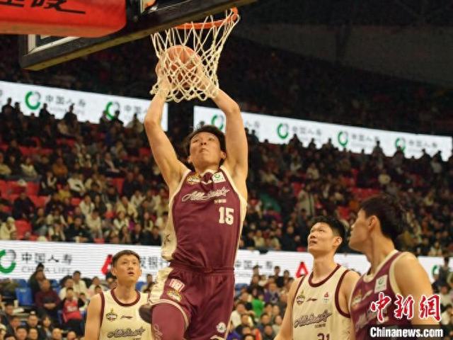 邹雨宸荣膺CBA全明星MVP,北区队胜南区队
