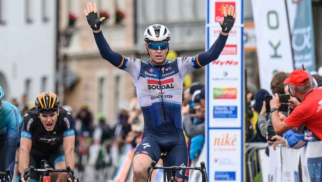 Tim Merlier Claims Victory in Paris-Nice Opener