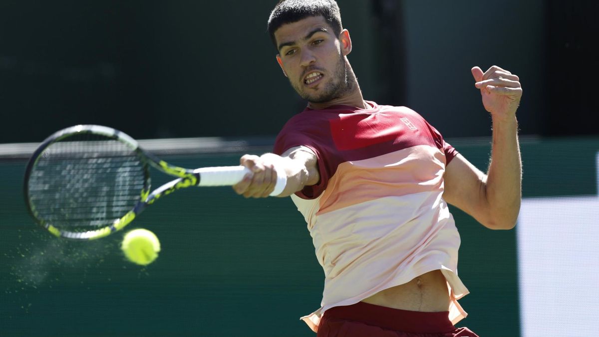 Alcaraz avanza firme en Indian Wells hacia su tercer título