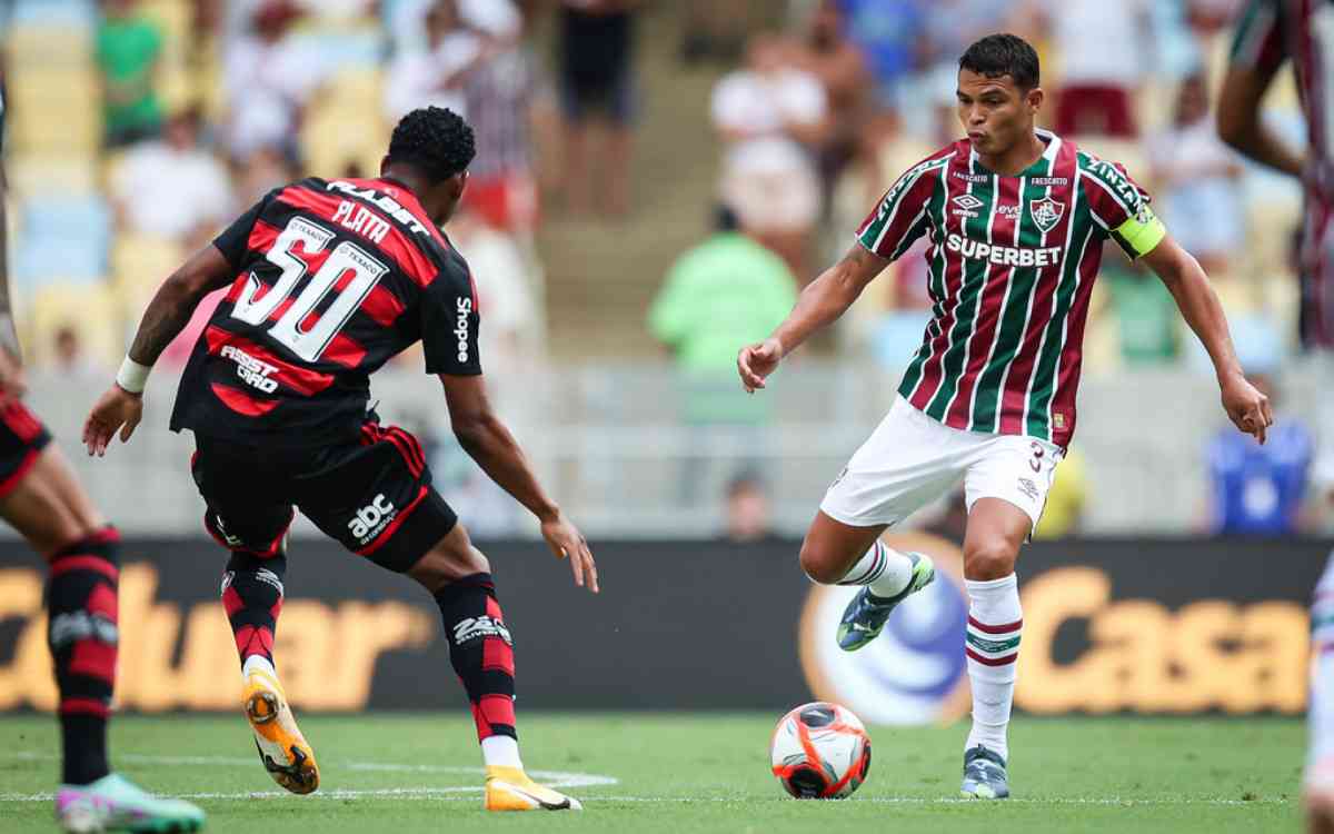 Thiago Silva precisou ser substituído no intervalo do Fla-Flu ...